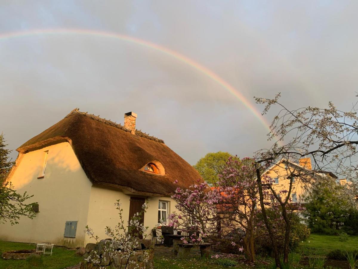 Oaza Pod Strzecha Klimatyczny Dom Z 3 Sypialniami Na Wylacznosc Z Kominkiem I Duzym Ogrodem Ustronie Morskie Exterior photo