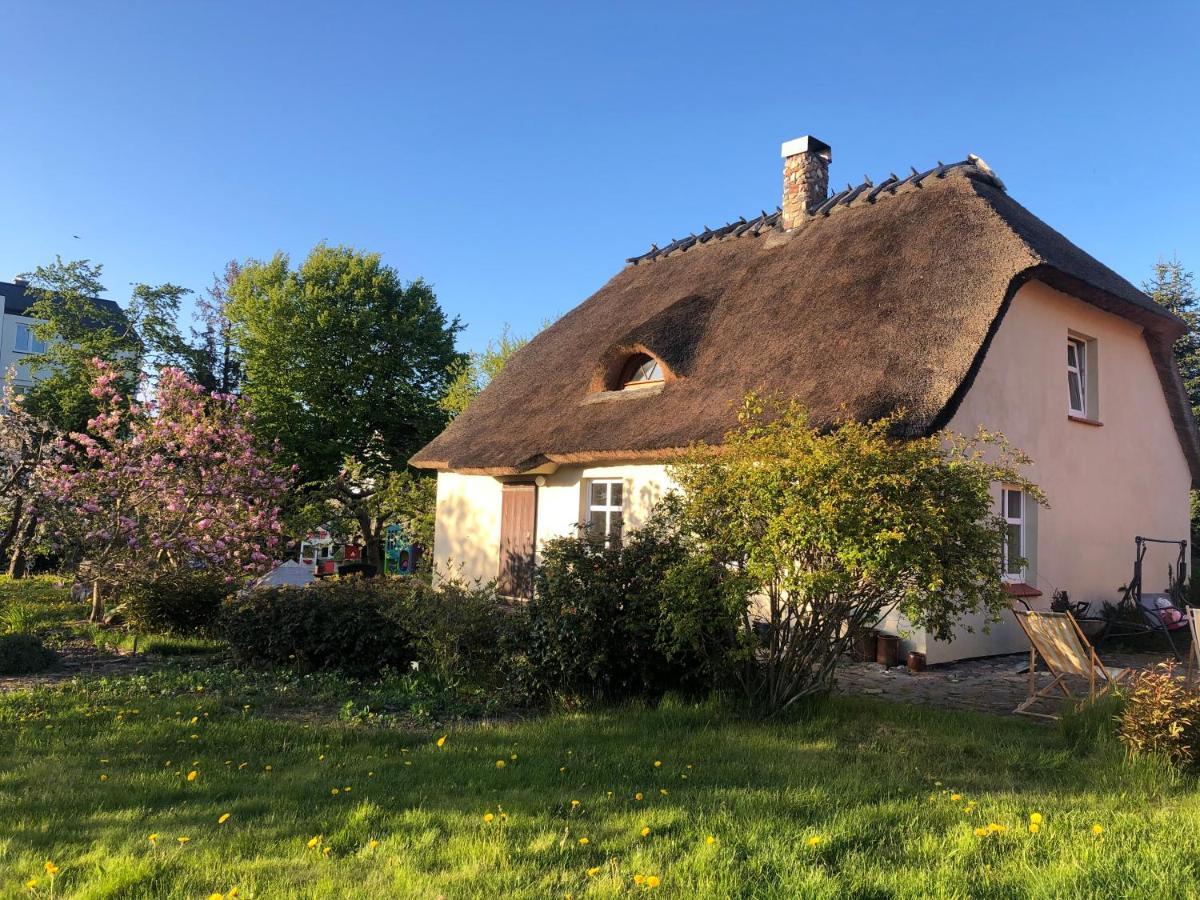 Oaza Pod Strzecha Klimatyczny Dom Z 3 Sypialniami Na Wylacznosc Z Kominkiem I Duzym Ogrodem Ustronie Morskie Exterior photo