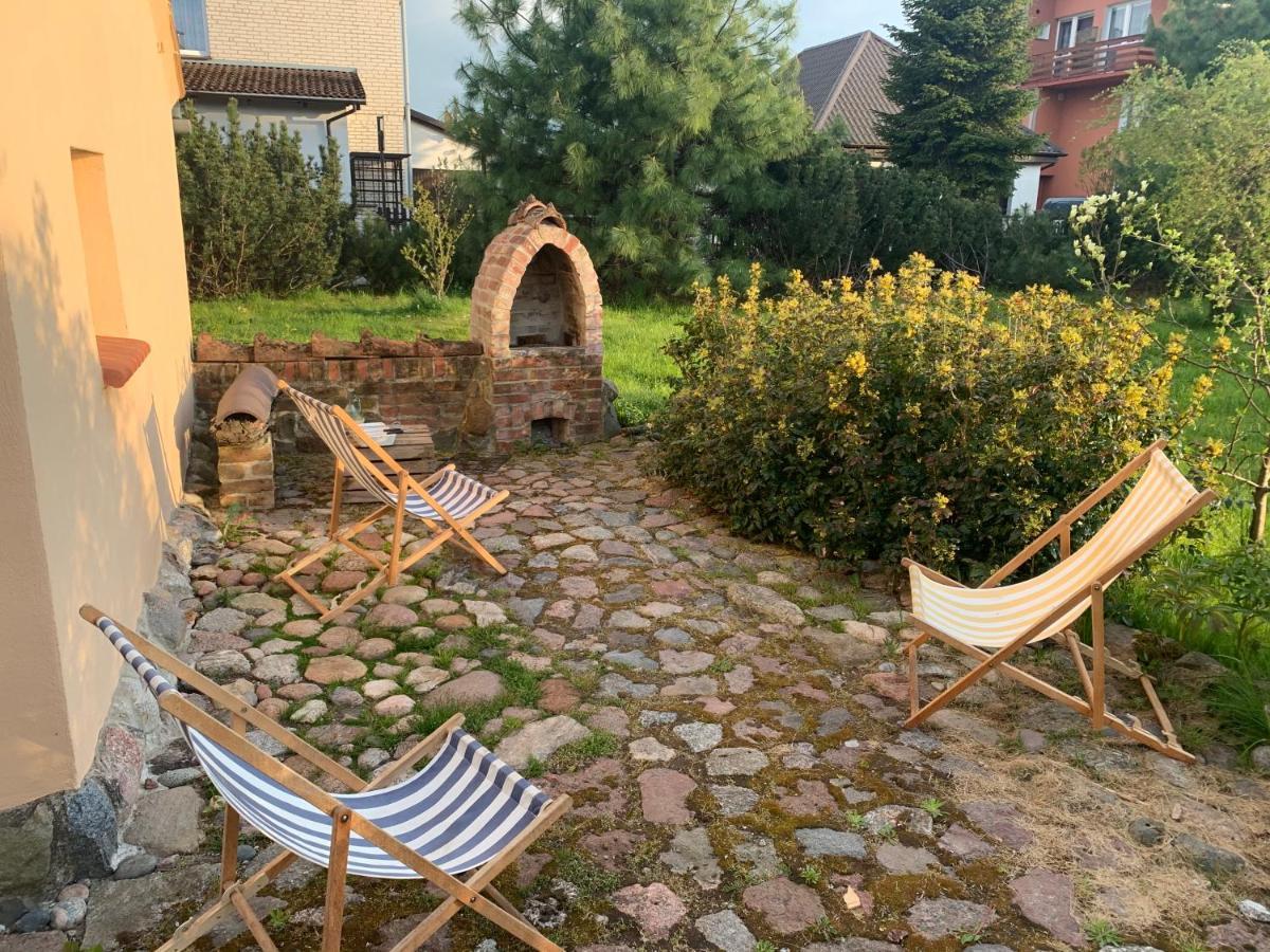 Oaza Pod Strzecha Klimatyczny Dom Z 3 Sypialniami Na Wylacznosc Z Kominkiem I Duzym Ogrodem Ustronie Morskie Exterior photo